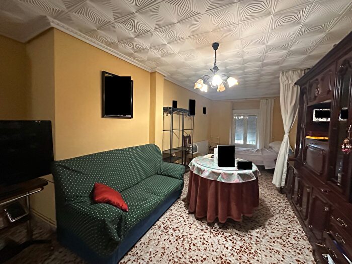 Casas en venta y pisos alquiler - 1