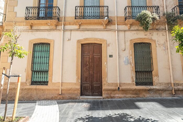Casas en venta y pisos alquiler - 1