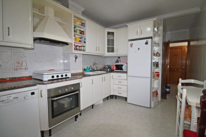 Casas en venta y pisos alquiler - 3