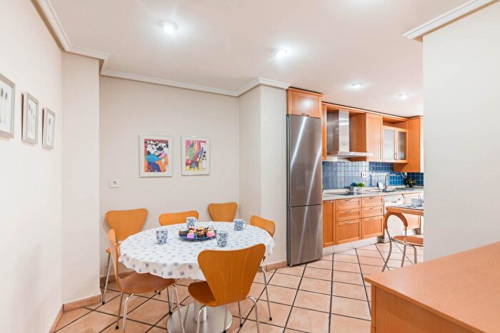 Casas en venta y pisos alquiler - 3