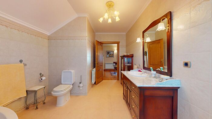 Casas en venta y pisos alquiler - 3