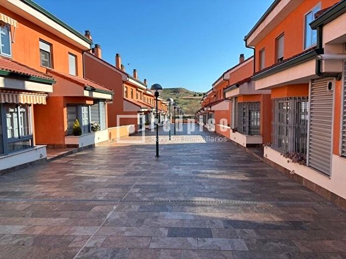 Casas en venta y pisos alquiler - 1