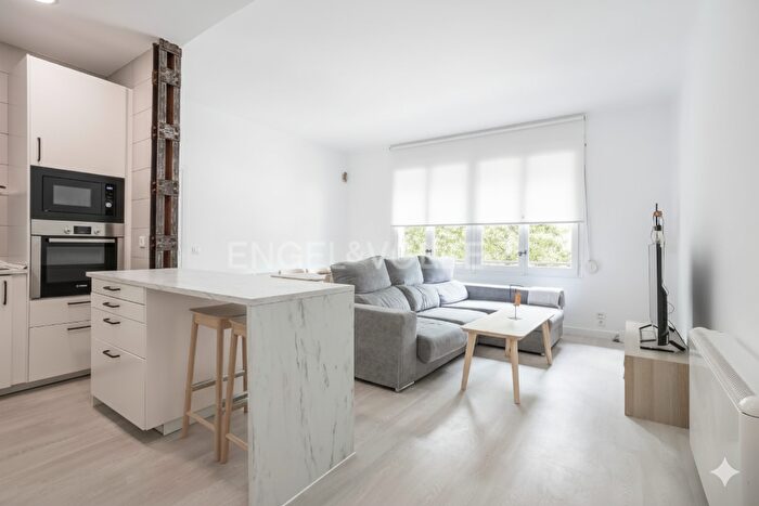 Casas en venta y pisos alquiler - 1