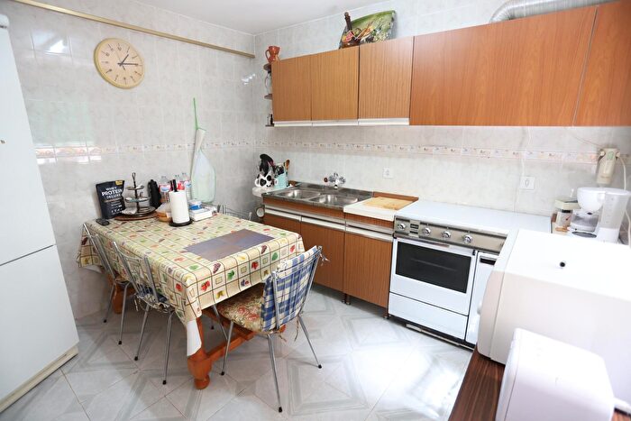 Casas en venta y pisos alquiler - 3