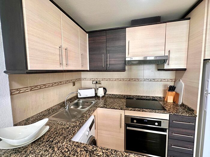 Casas en venta y pisos alquiler - 2