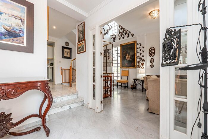 Casas en venta y pisos alquiler - 3