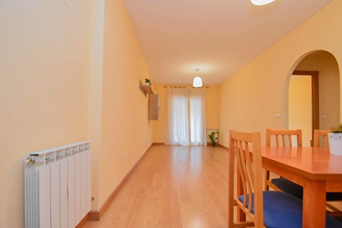 Casas en venta y pisos alquiler - 2