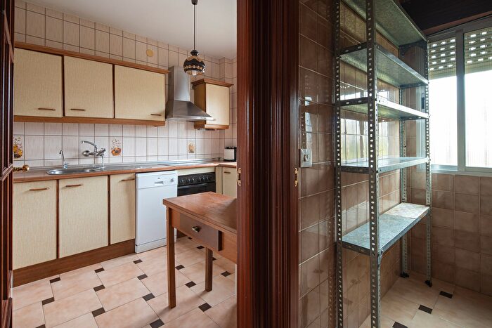Casas en venta y pisos alquiler - 3