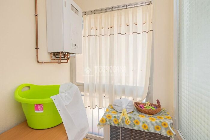 Casas en venta y pisos alquiler - 3