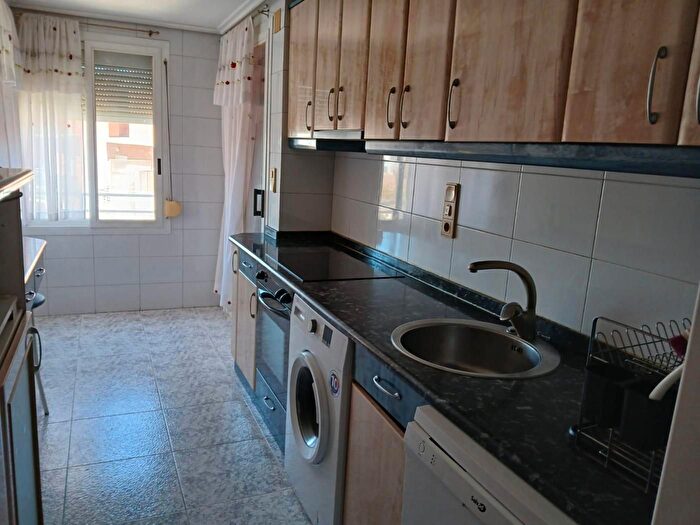 Casas en venta y pisos alquiler - 3
