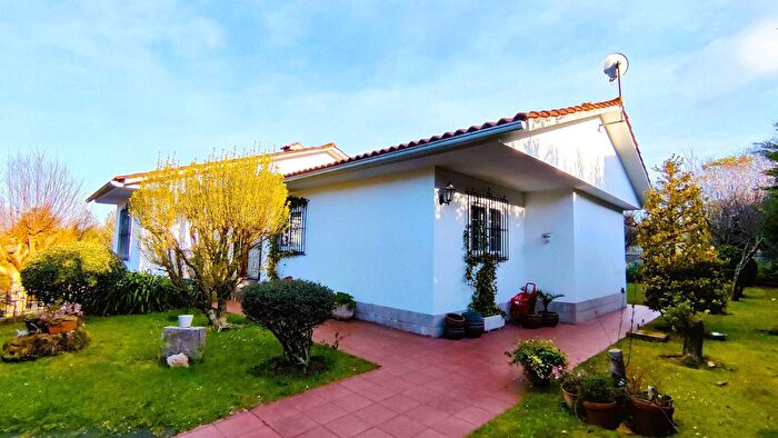 Casas en venta y pisos alquiler - 3