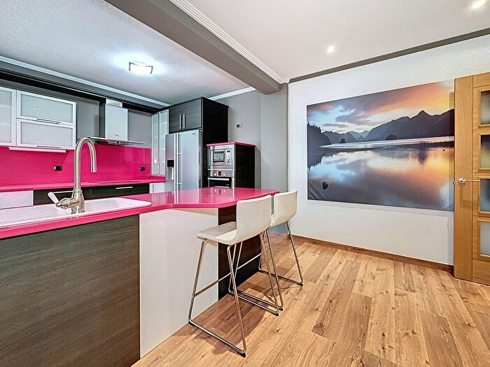 Casas en venta y pisos alquiler - 3