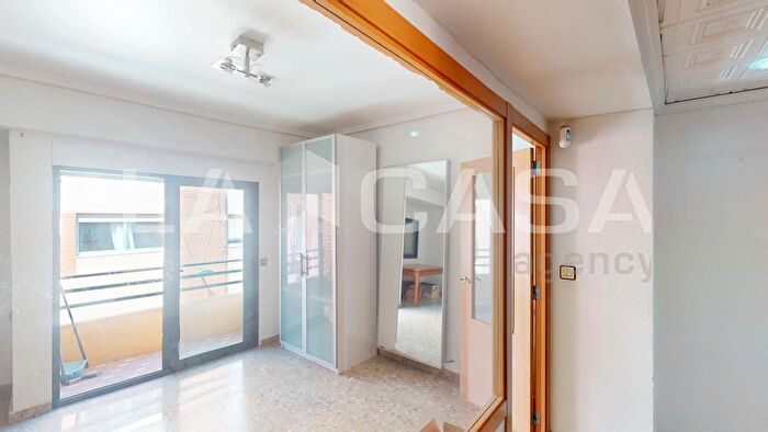 Casas en venta y pisos alquiler - 3