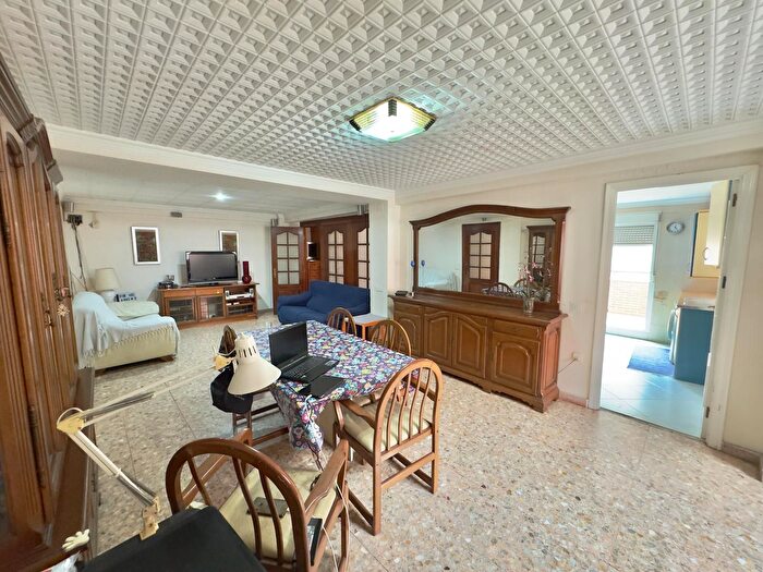 Casas en venta y pisos alquiler - 2