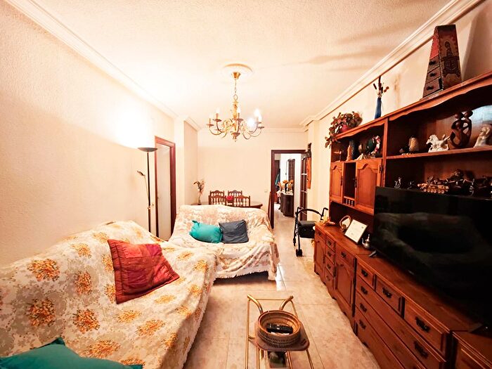 Casas en venta y pisos alquiler - 1