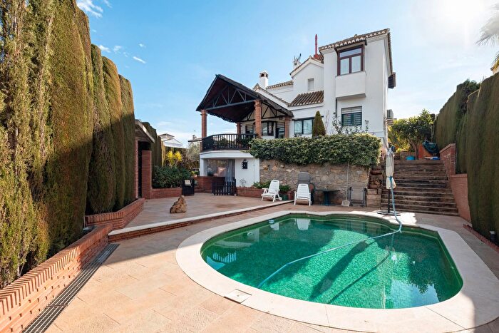 Casa en venta en Otura, Granada de 5 habitaciones