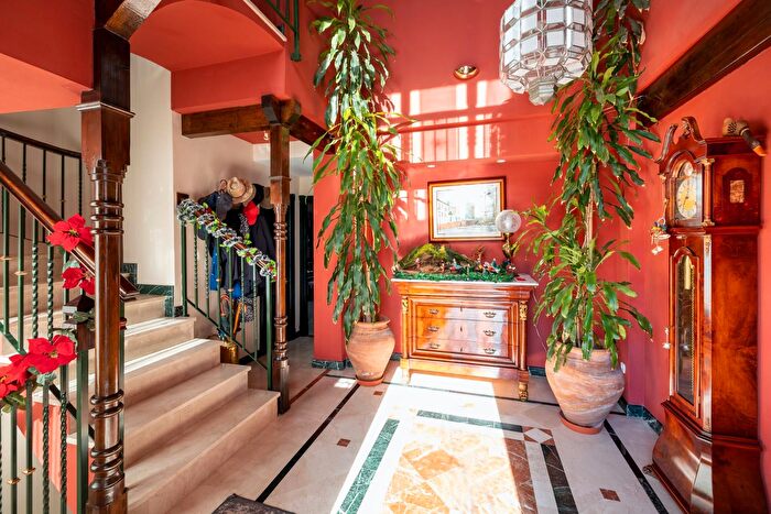 Casas en venta y pisos alquiler - 3