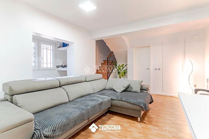 Casas en venta y pisos alquiler - 1