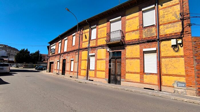 Casas en venta y pisos alquiler - 1