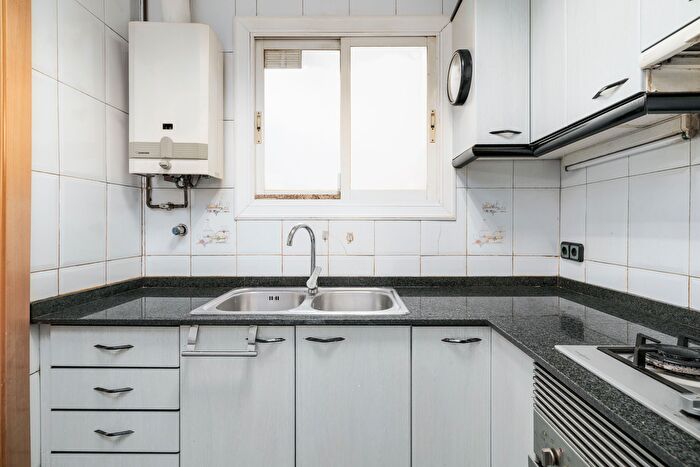 Casas en venta y pisos alquiler - 3