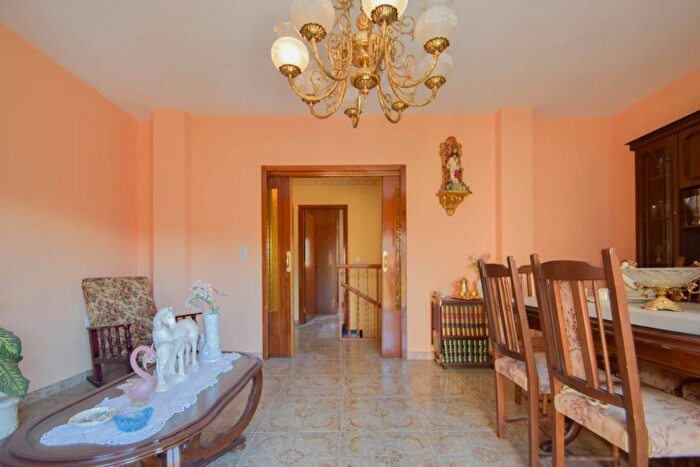 Casas en venta y pisos alquiler - 3