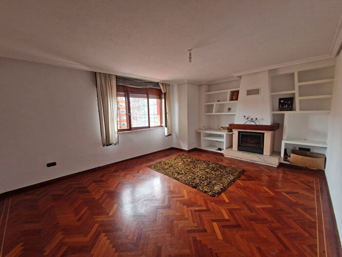 Piso en alquiler en El Carbayedo El Quirinal, Avilés de 2 habitaciones