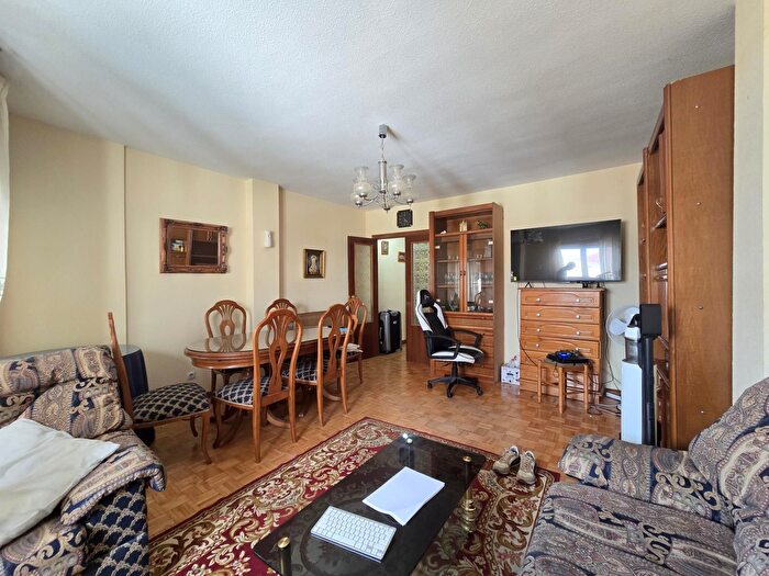 Casas en venta y pisos alquiler - 1