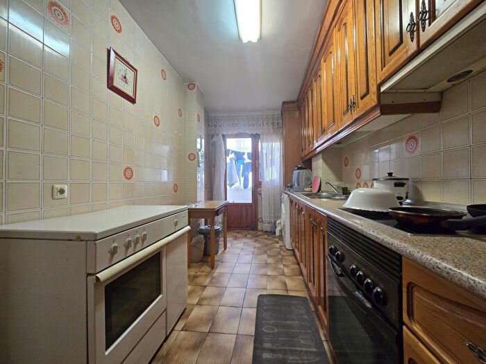 Casas en venta y pisos alquiler - 3