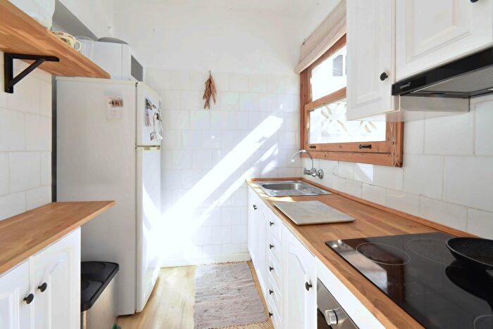 Casas en venta y pisos alquiler - 3