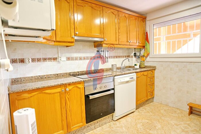 Casas en venta y pisos alquiler - 3