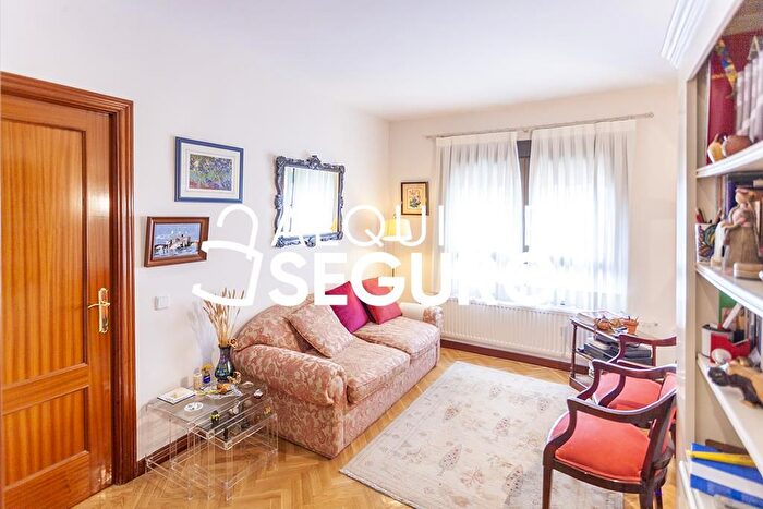 Casas en venta y pisos alquiler - 1
