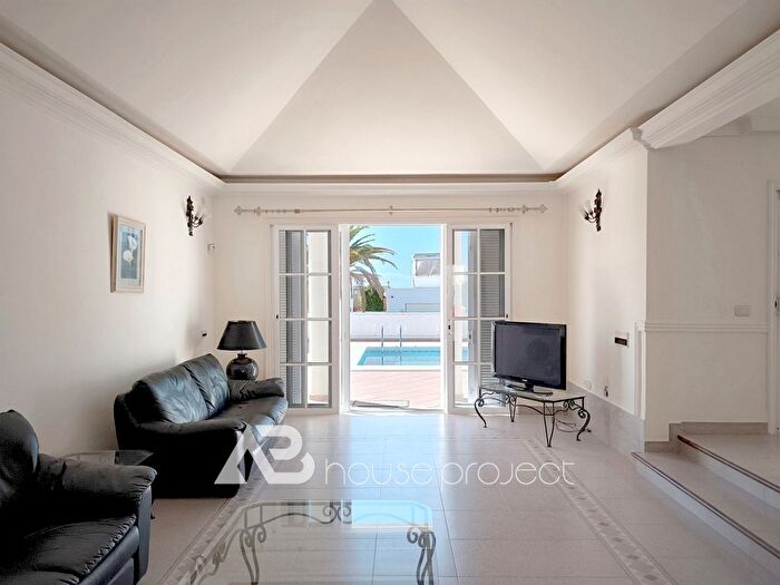 Casas en venta y pisos alquiler - 3