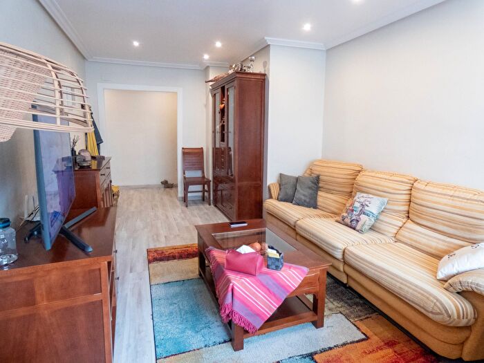 Casas en venta y pisos alquiler - 1