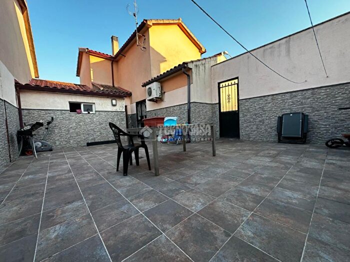 Casas en venta y pisos alquiler - 1