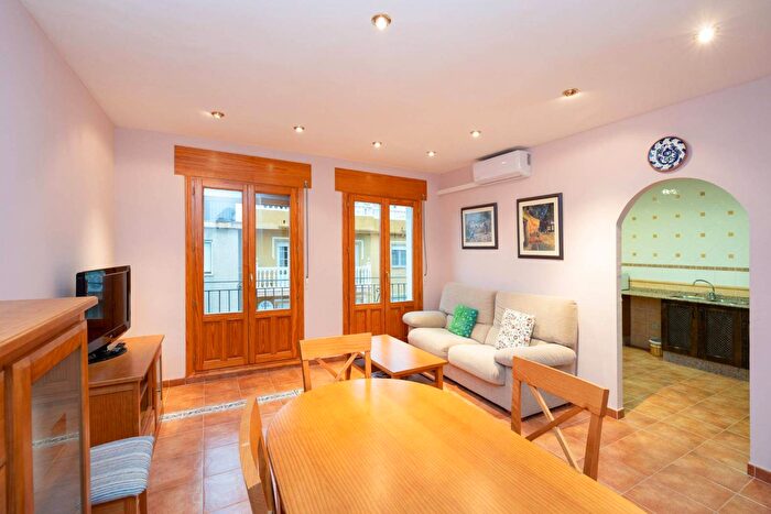 Casas en venta y pisos alquiler - 1