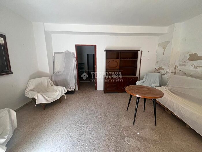 Casas en venta y pisos alquiler - 1