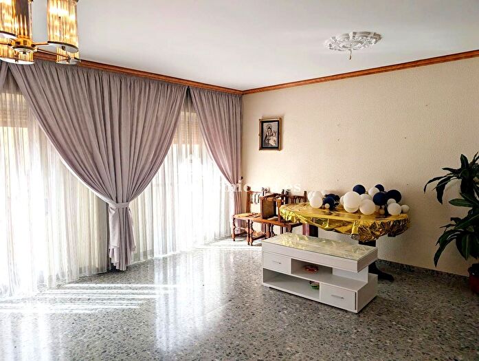 Casas en venta y pisos alquiler - 1