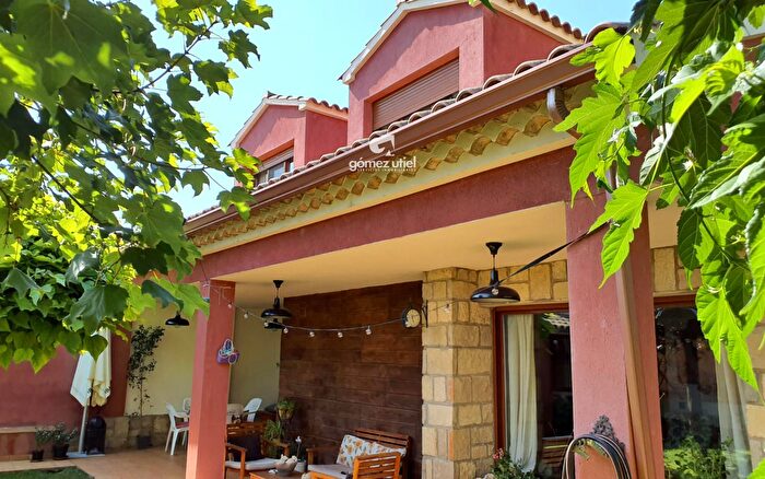 Casas en venta y pisos alquiler - 1