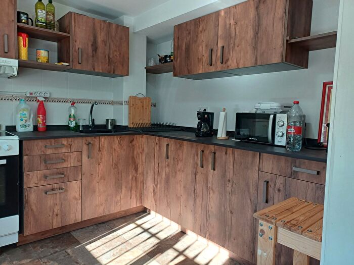 Casas en venta y pisos alquiler - 3