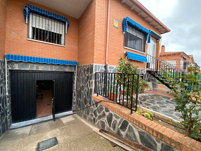 Casas en venta y pisos alquiler - 1