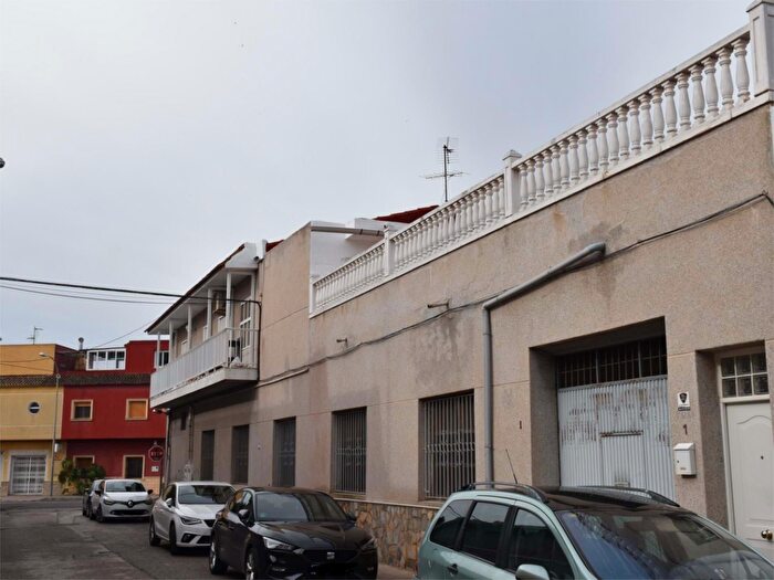 Casas en venta y pisos alquiler - 3