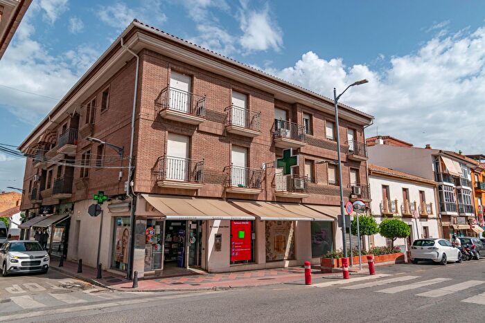 Casas en venta y pisos alquiler - 3