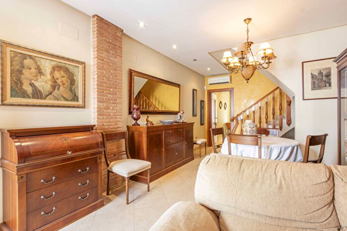 Casas en venta y pisos alquiler - 1