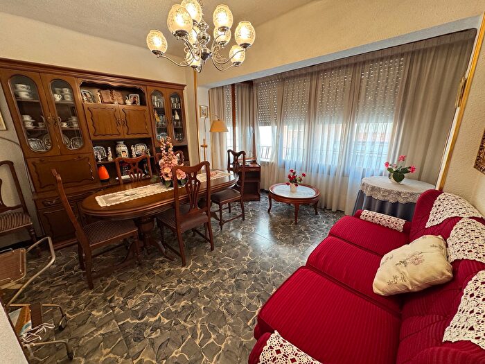 Casas en venta y pisos alquiler - 1