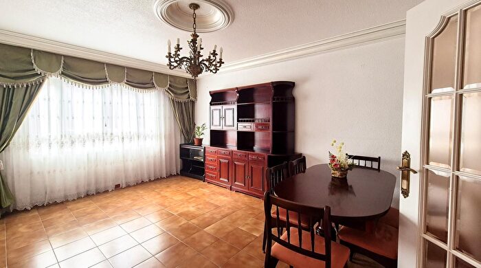 Casas en venta y pisos alquiler - 3