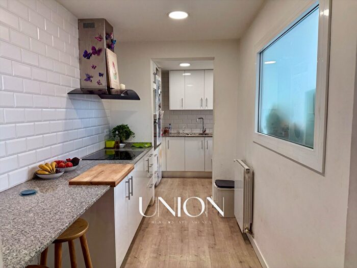 Casas en venta y pisos alquiler - 3