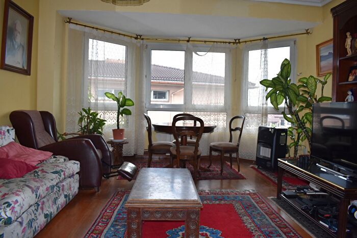 Casas en venta y pisos alquiler - 3