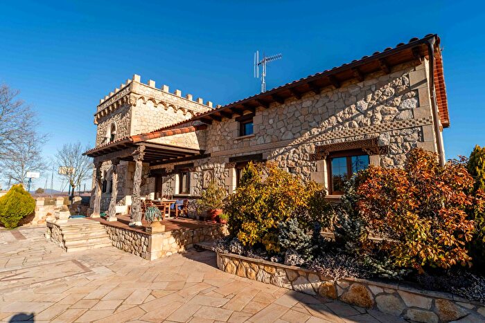 Casas en venta y pisos alquiler - 1