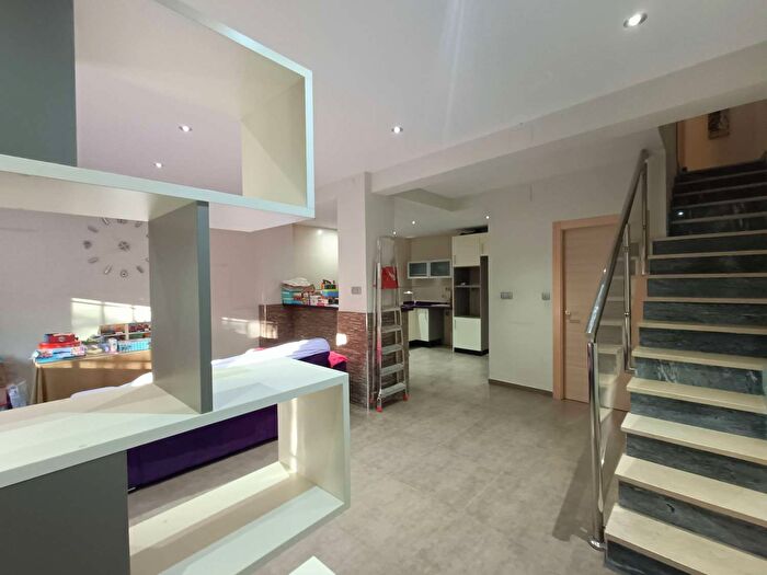 Casas en venta y pisos alquiler - 2
