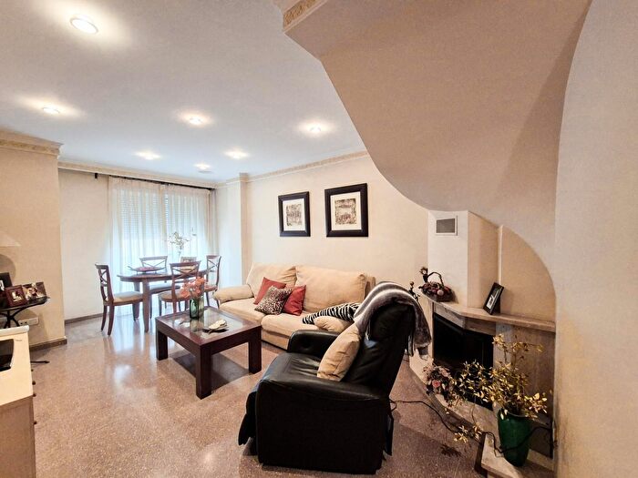 Casas en venta y pisos alquiler - 1